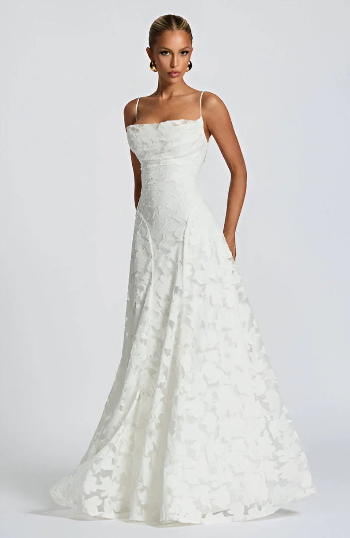 Robe longue femme avec bretelles fines et motifs floraux moderne