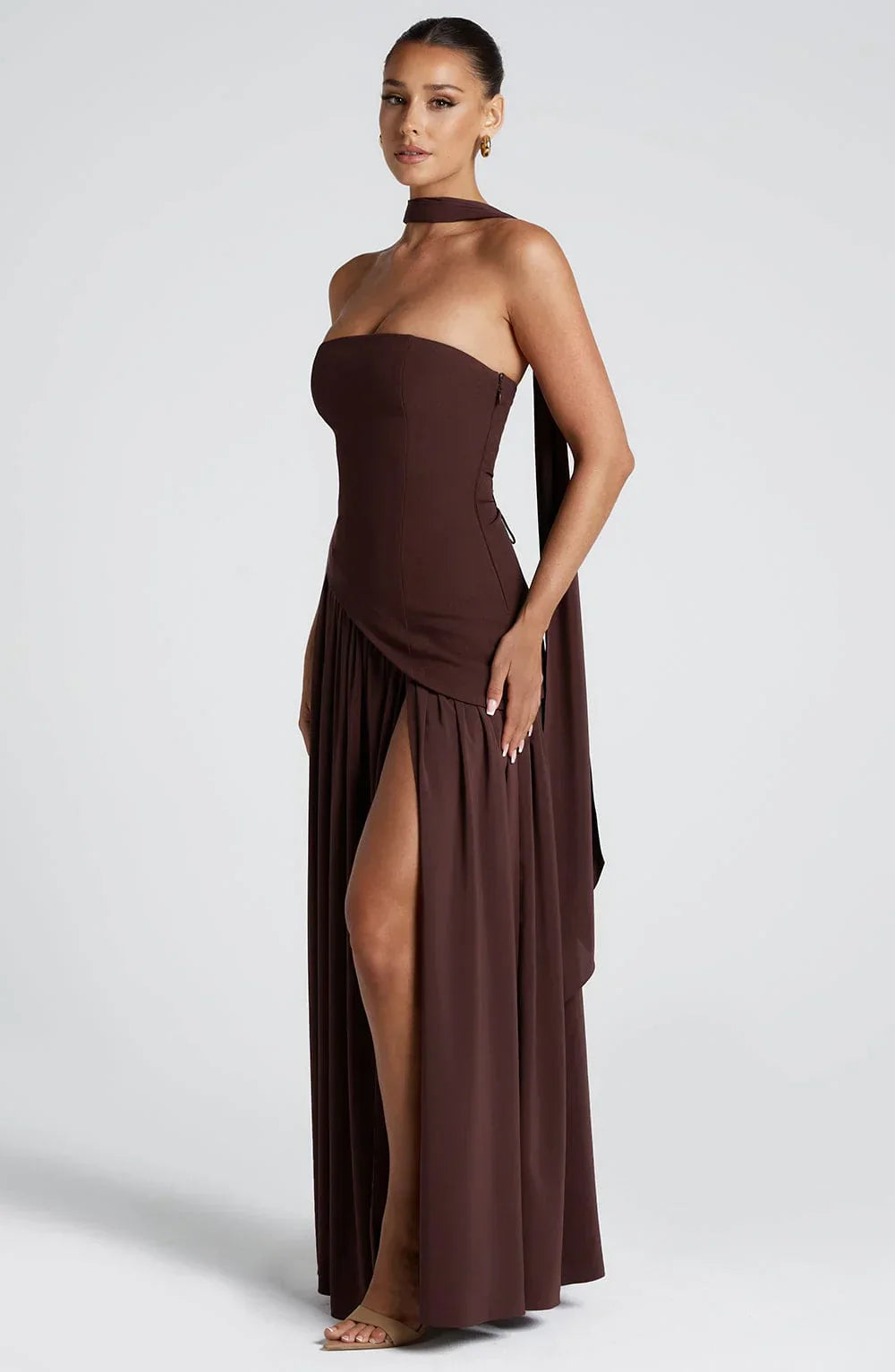 Robe longue bustier corset avec détail foulard et fente haute moderne