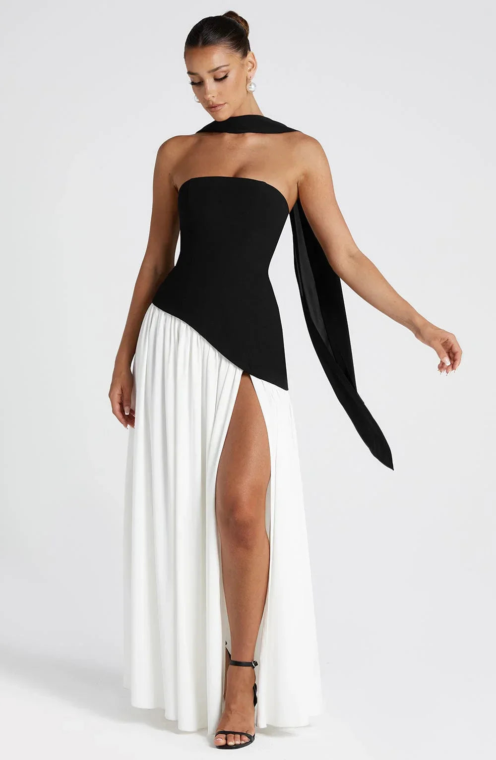 Robe longue bustier corset avec détail foulard et fente haute moderne