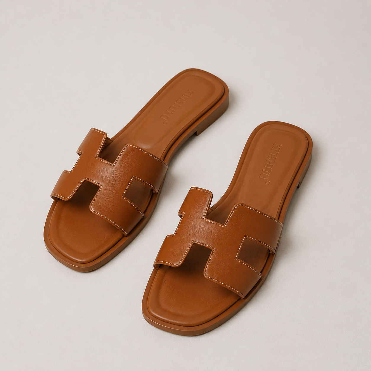 Mules plates femme en cuir à bride en H