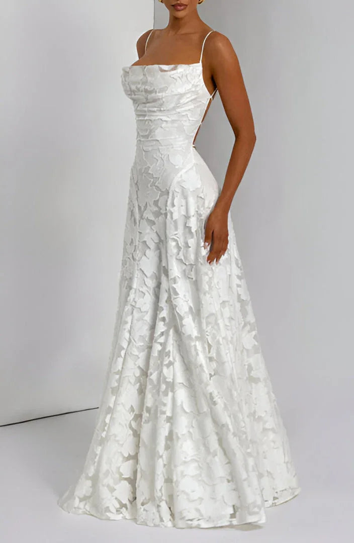 Robe longue femme avec bretelles fines et motifs floraux moderne