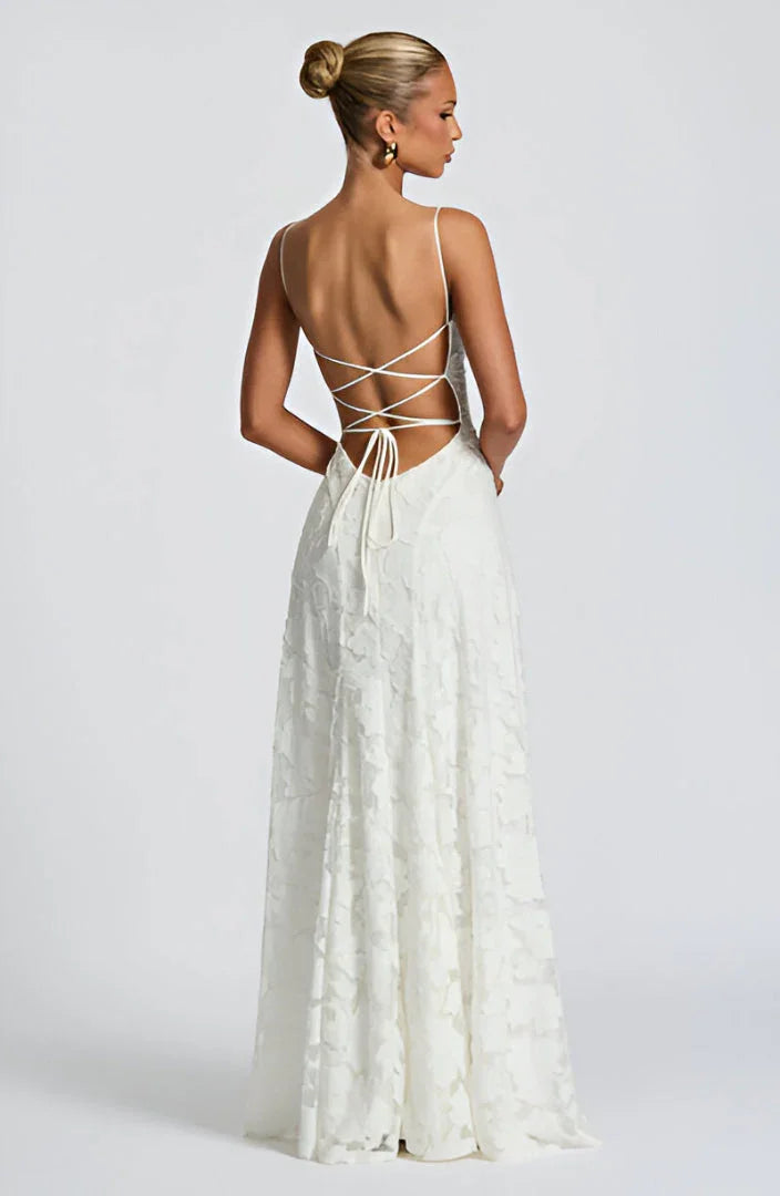 Robe longue femme avec bretelles fines et motifs floraux moderne